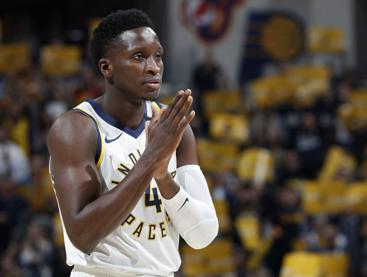 件背后的多 件背后的多