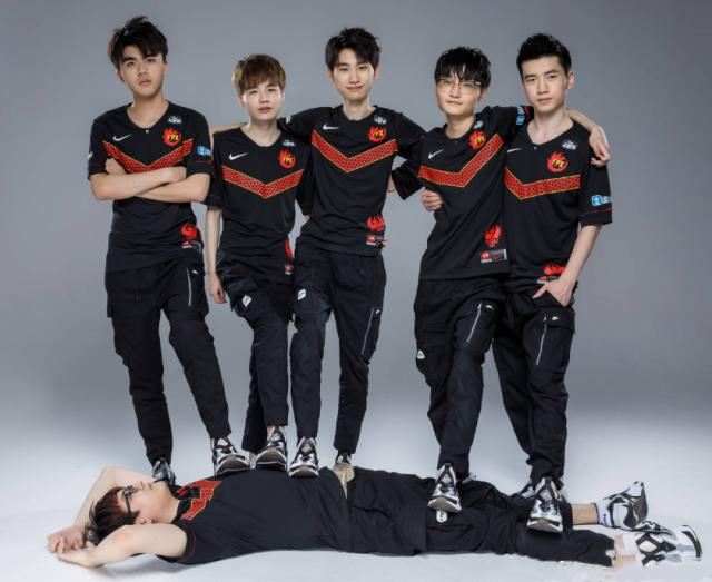 守球员后的 守球员后的